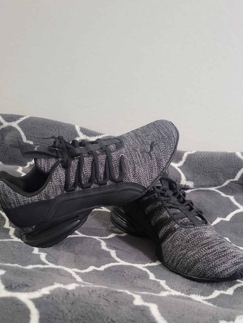 Puma Men’s Black and Gray Knit Athletic Sneakers